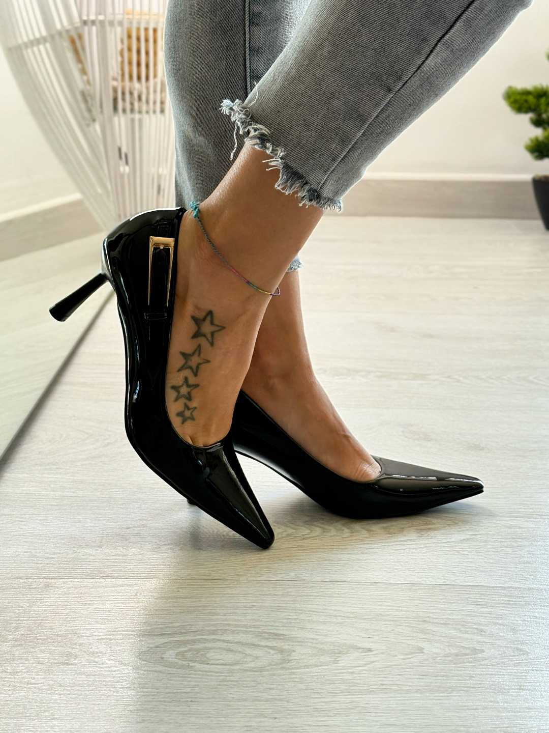 Viky_decolletè nero in vernice