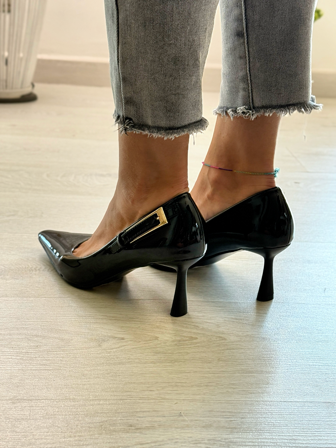 Viky_decolletè nero in vernice