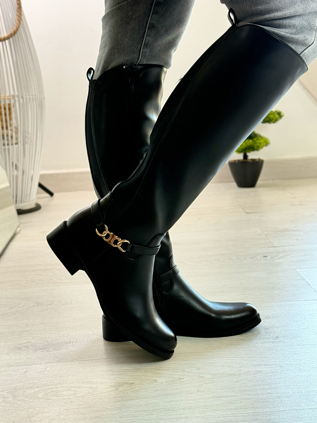 Leya_stivale alto nero con tacco basso