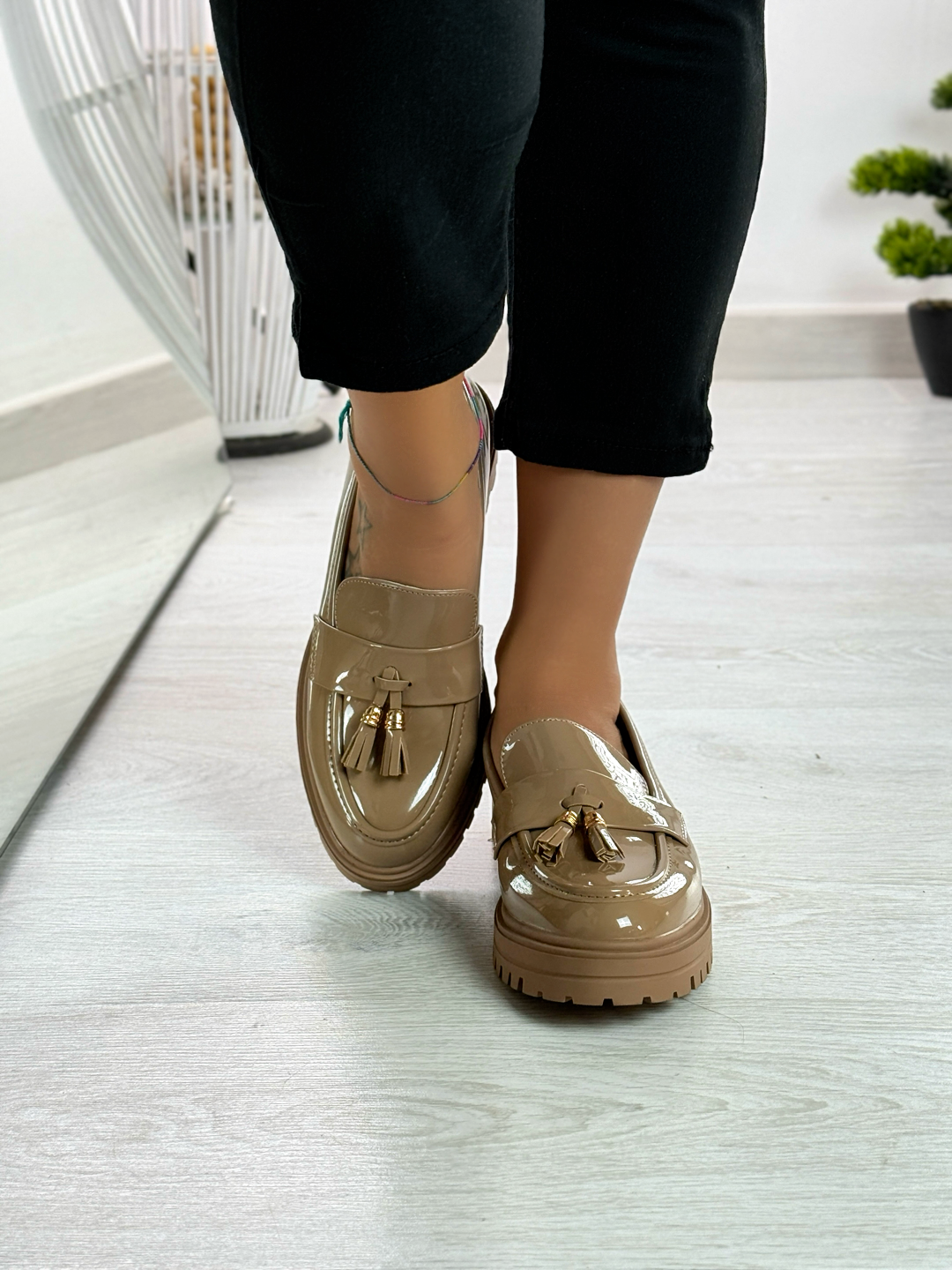 Ylenia_mocassino in vernice color khaki