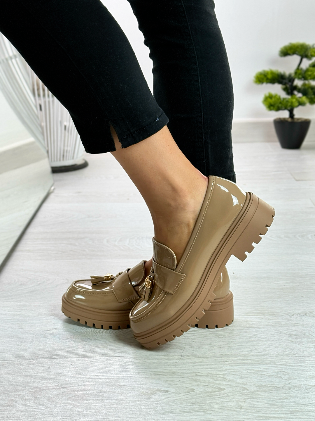 Ylenia_mocassino in vernice color khaki