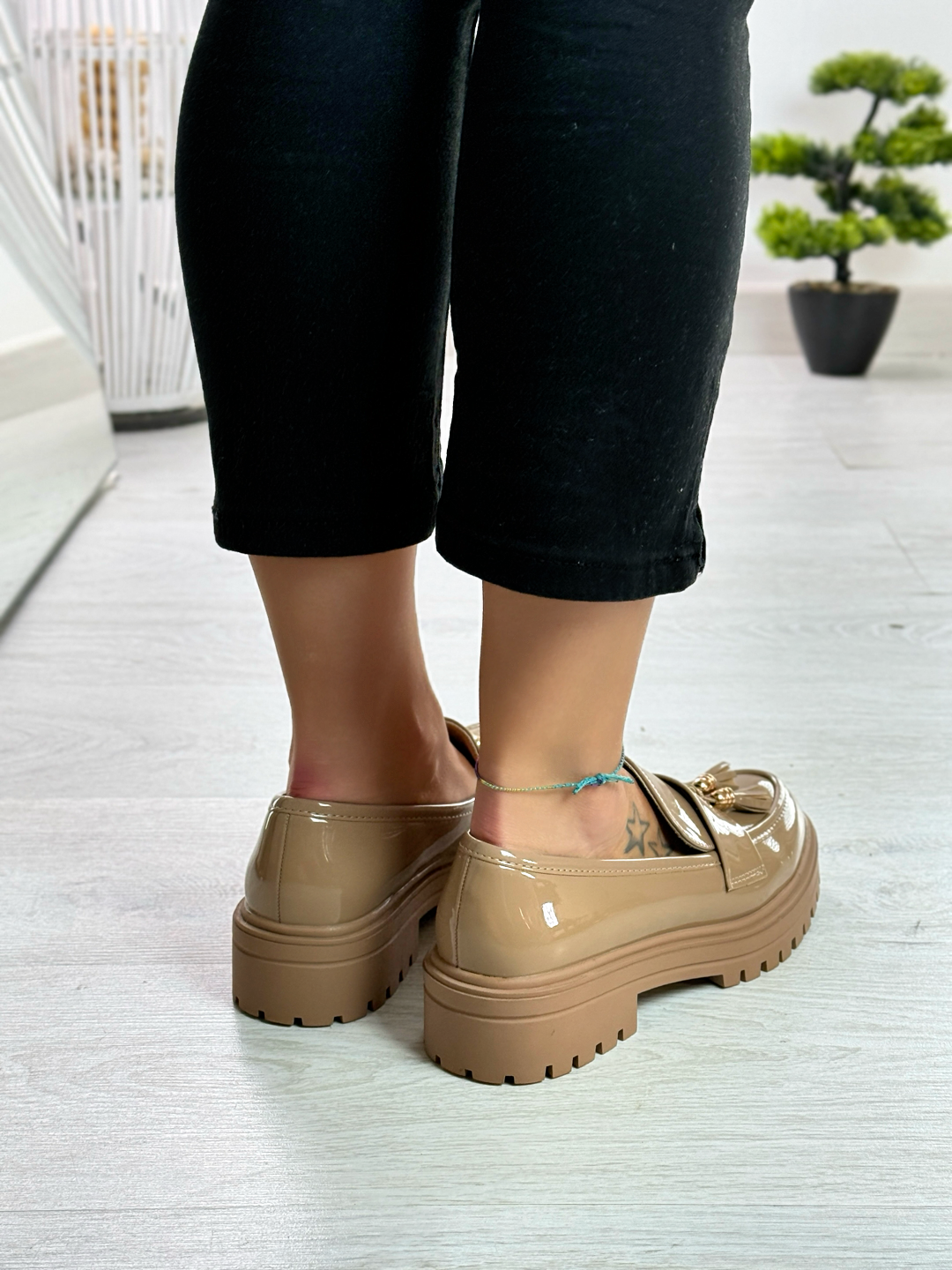 Ylenia_mocassino in vernice color khaki