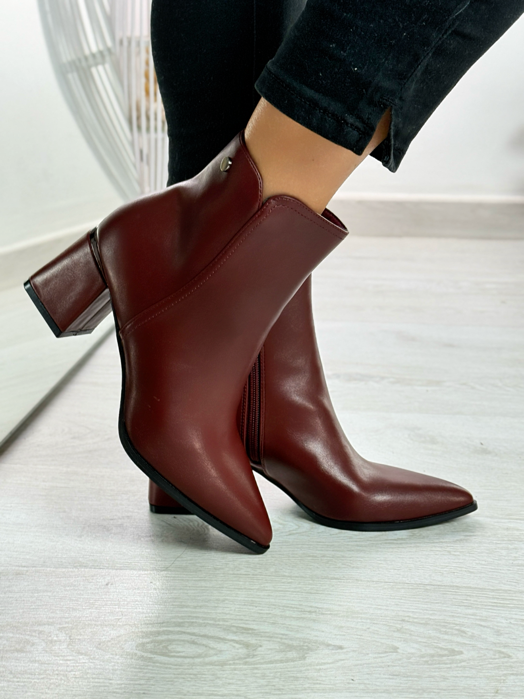 Cassandra_stivaletto bordeaux con tacco