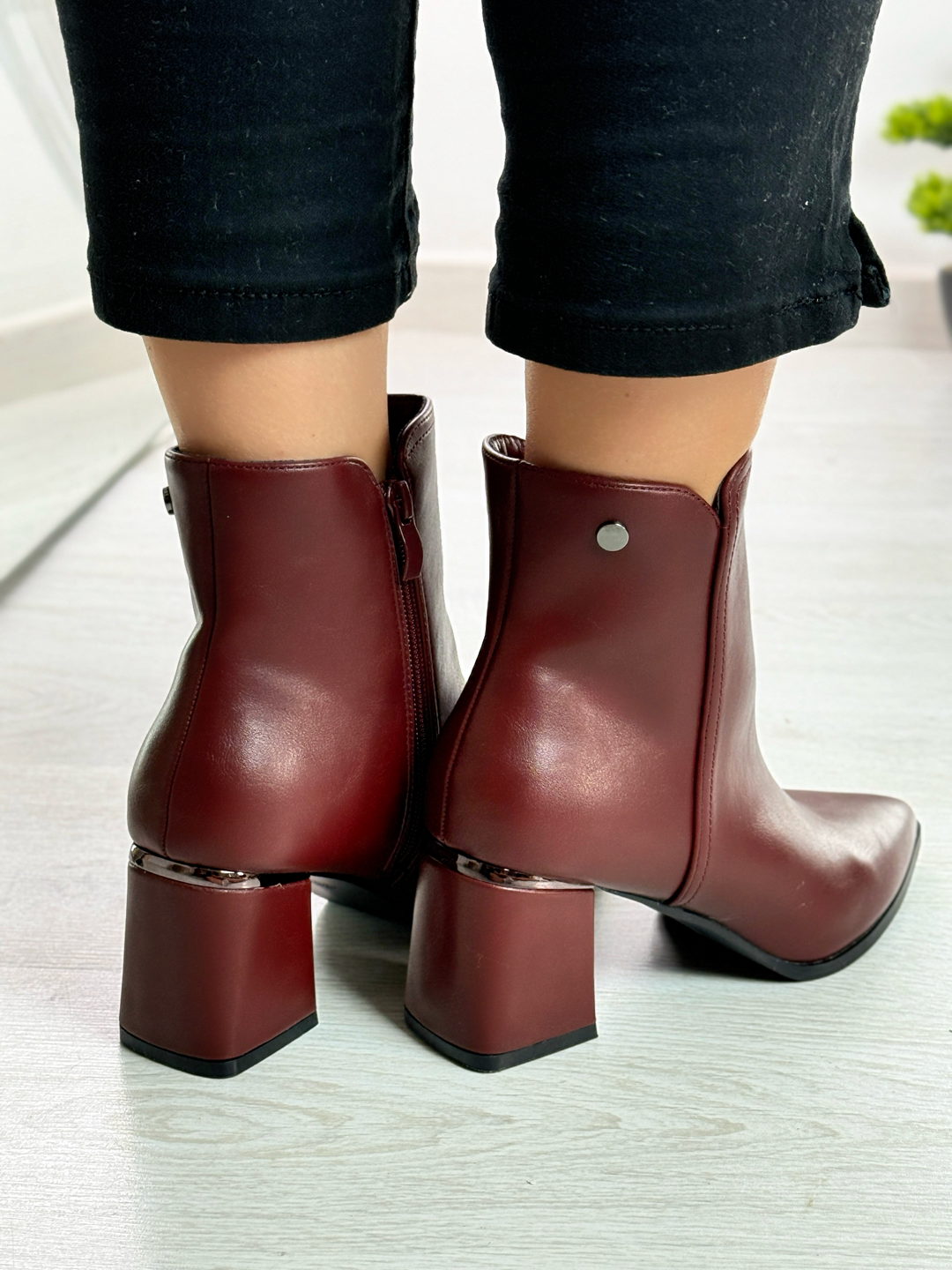 Cassandra_stivaletto bordeaux con tacco