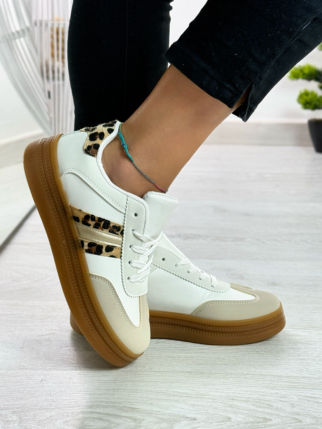 Penelope_sneakers bianca e maculata