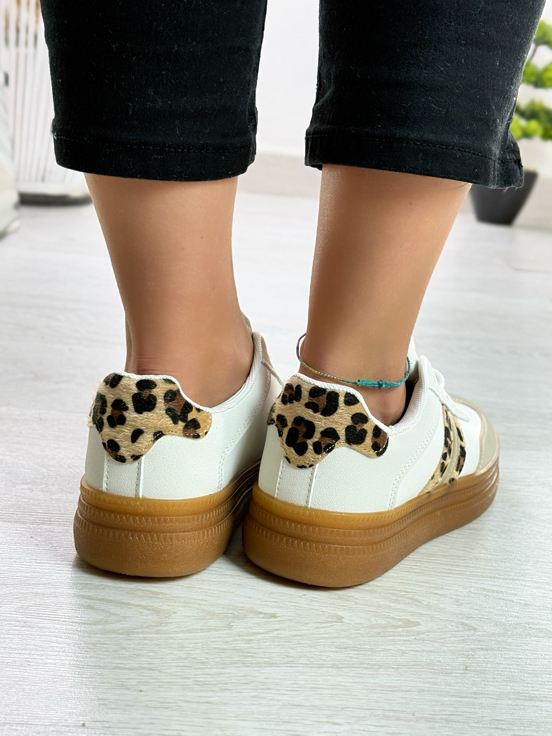 Penelope_sneakers bianca e maculata