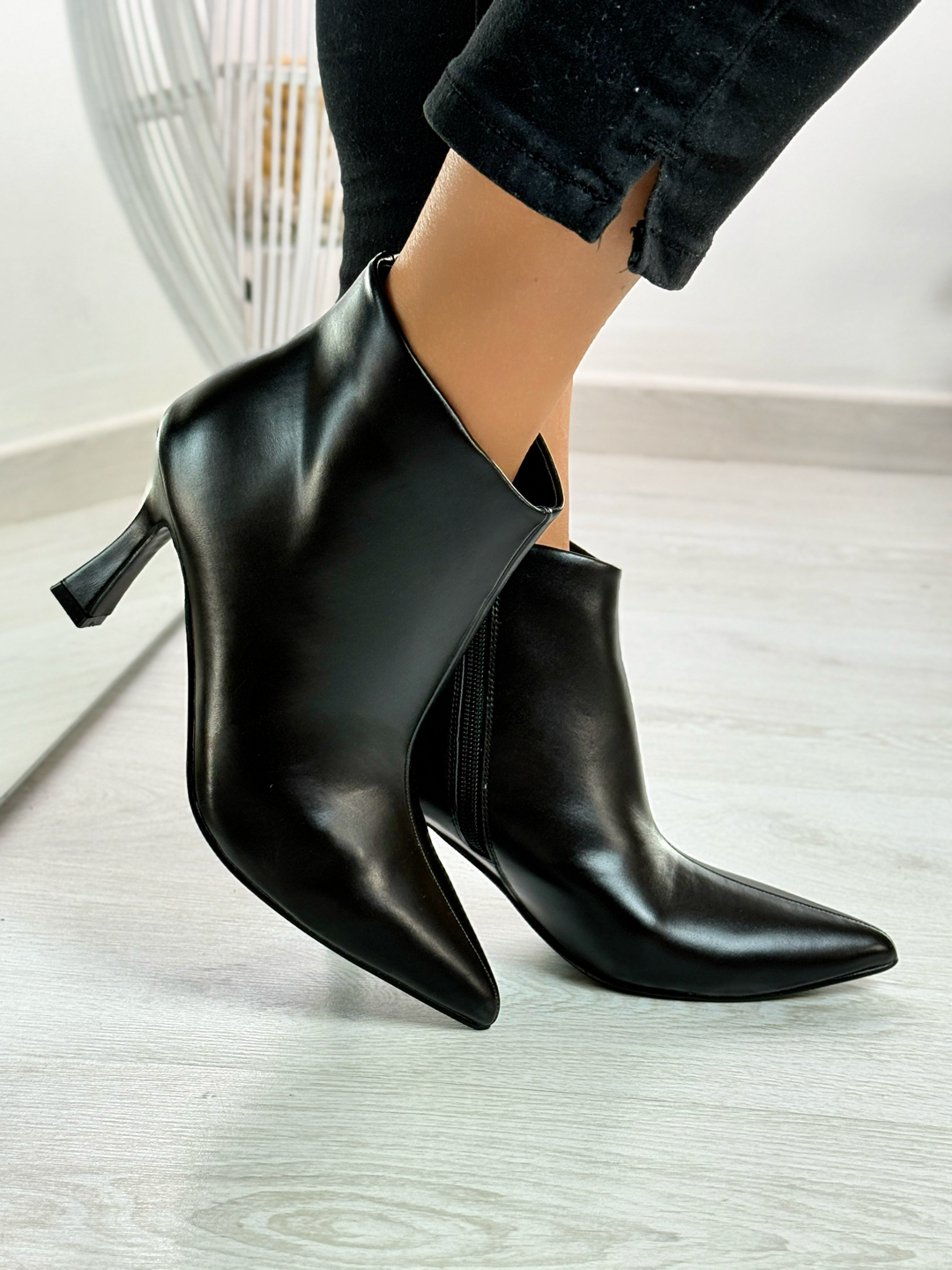 Paula_tronchetto nero con tacco