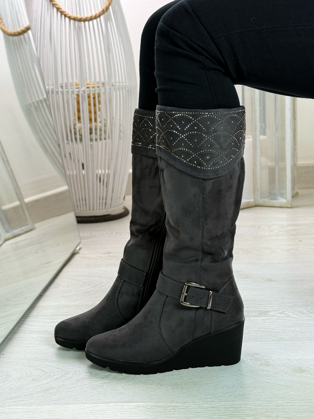 Hilda_stivale grigio in camoscio con zeppa