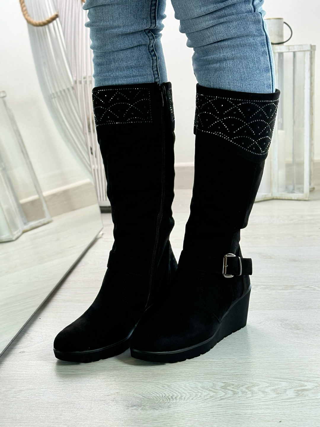 Hilda_stivale nero in camoscio con zeppa