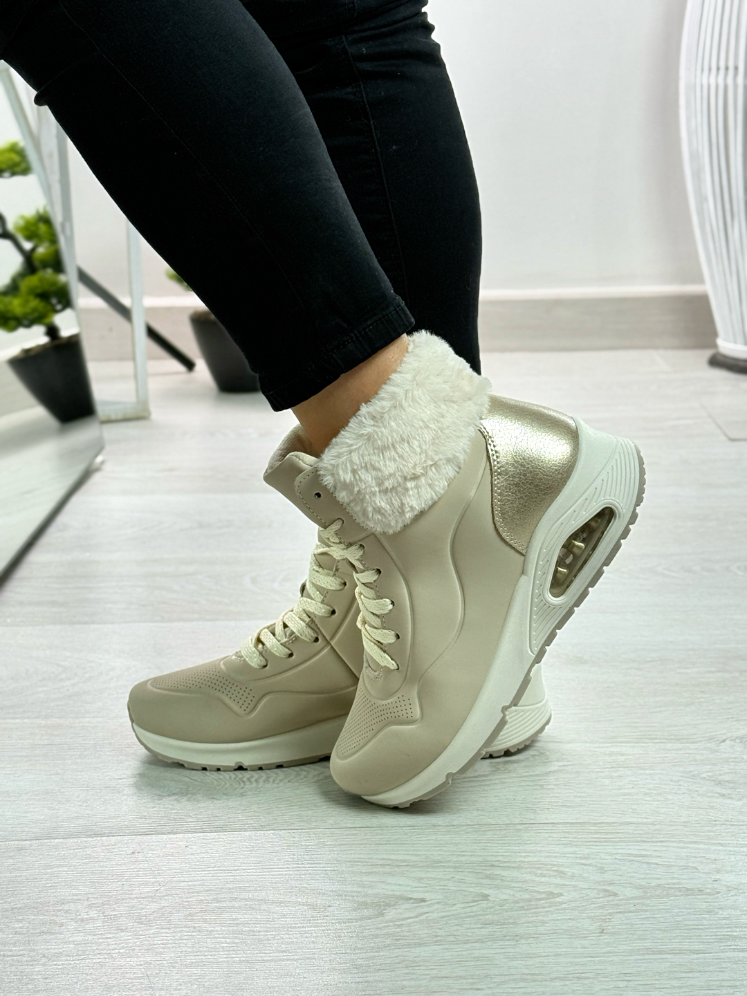 Rachele_Sneakers con pelliccia color beige