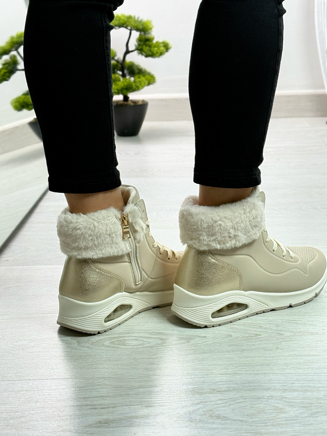 Rachele_Sneakers con pelliccia color beige