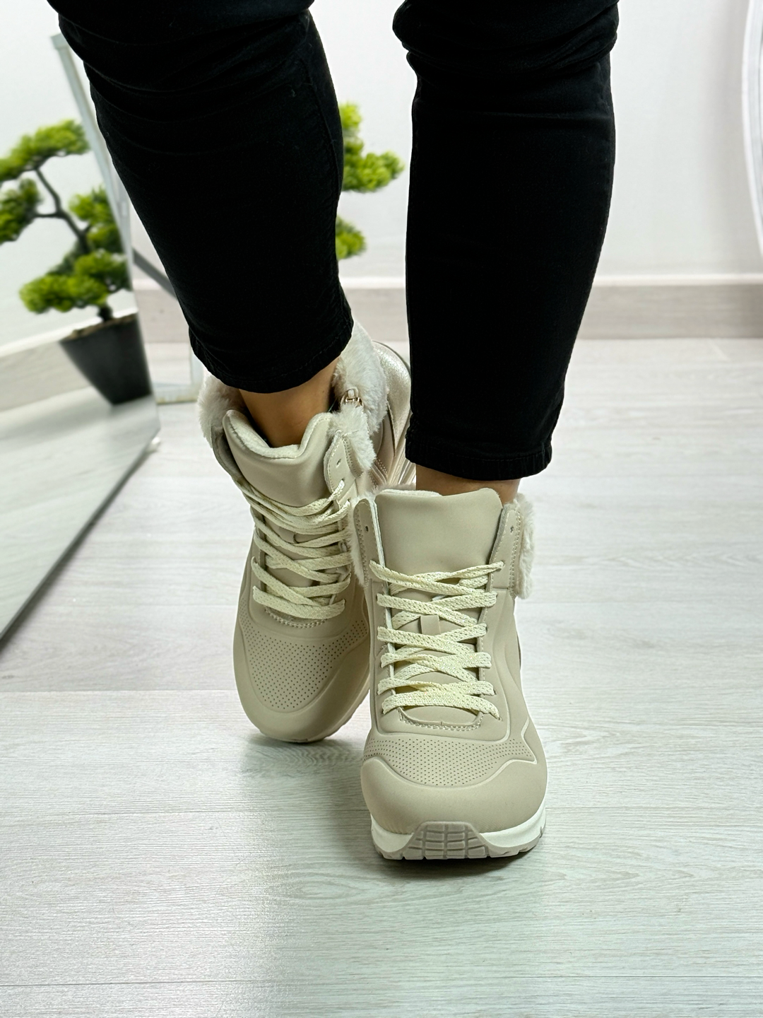 Rachele_Sneakers con pelliccia color beige