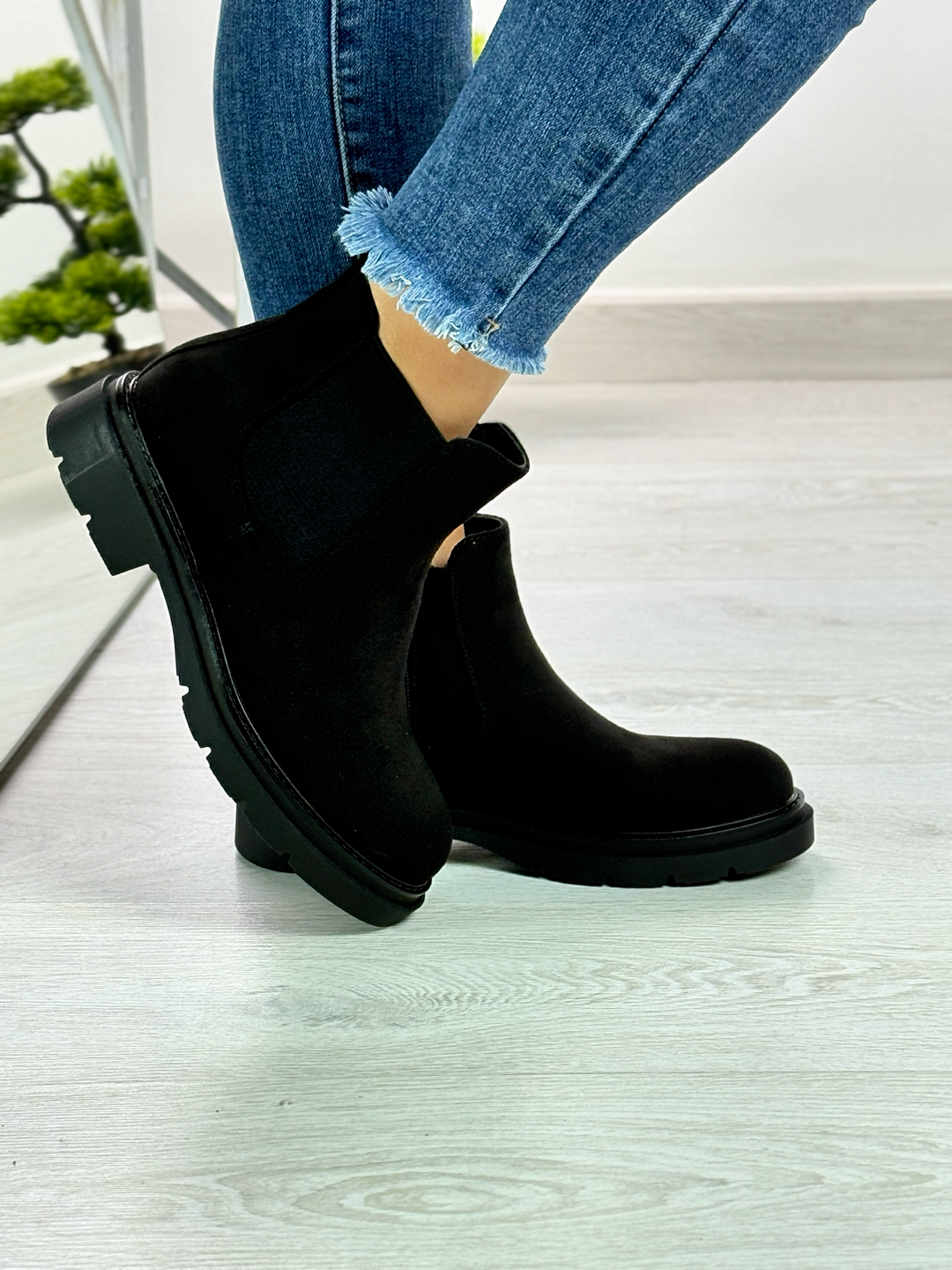 Gloria_stivaletto basso in camoscio nero