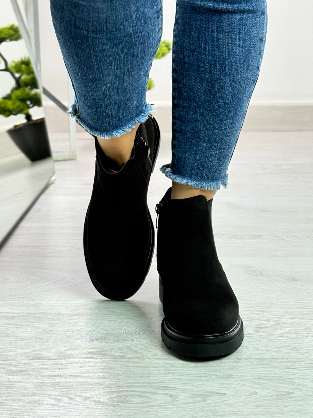 Gloria_stivaletto basso in camoscio nero