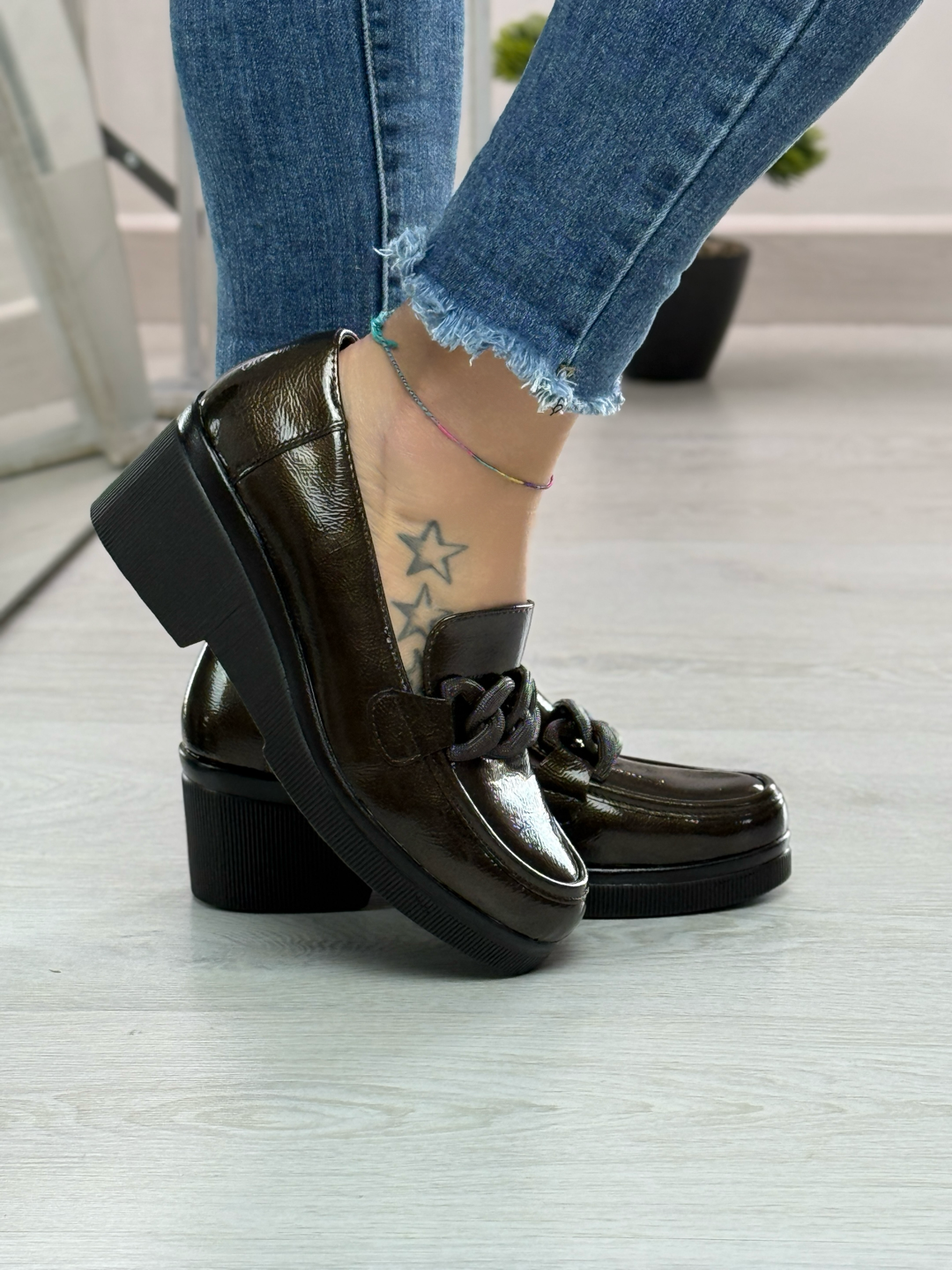 Merilyn_mocassino in vernice con zeppa color khaki