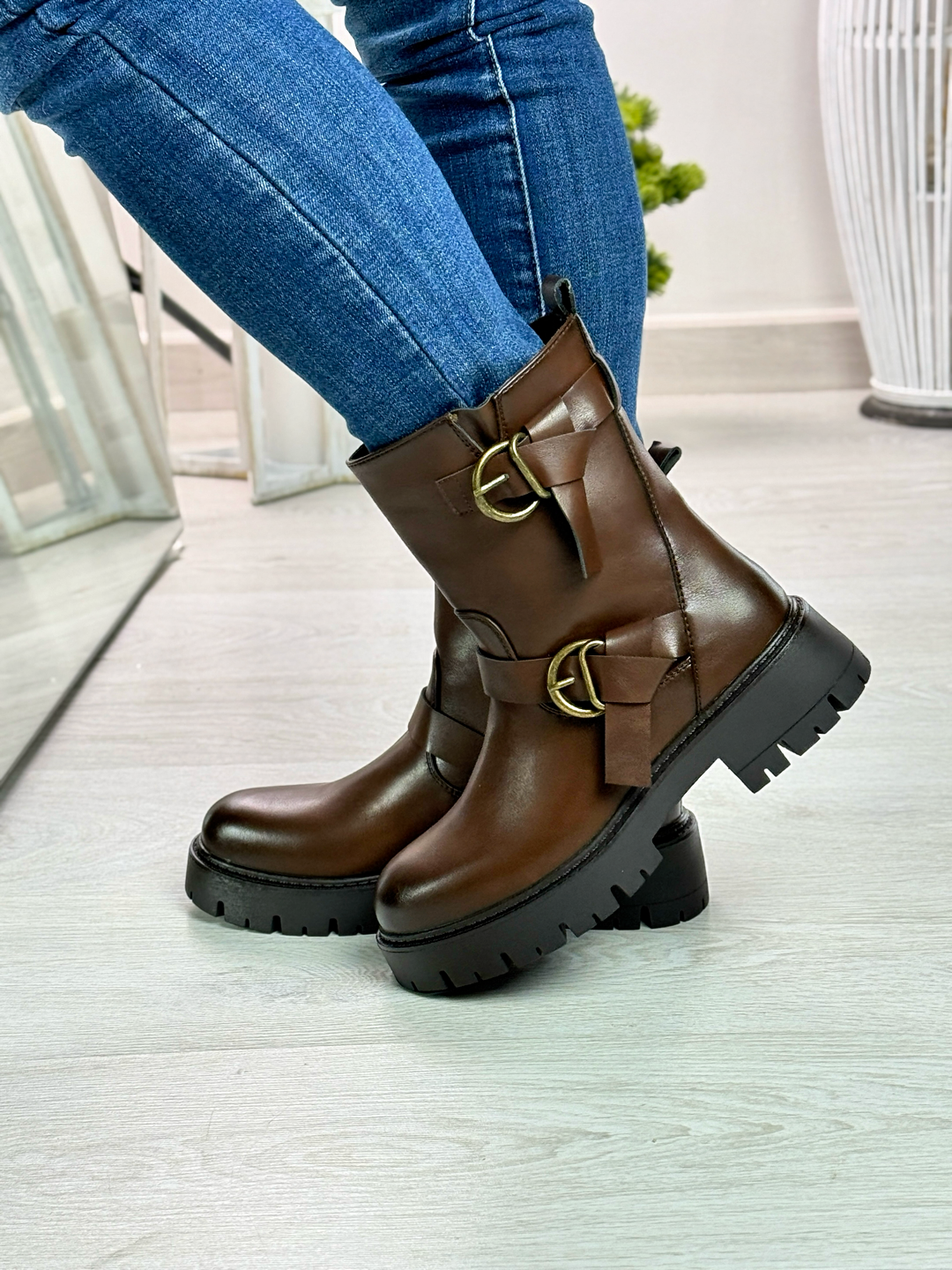 Ruby_stivaletto marrone con fibbie