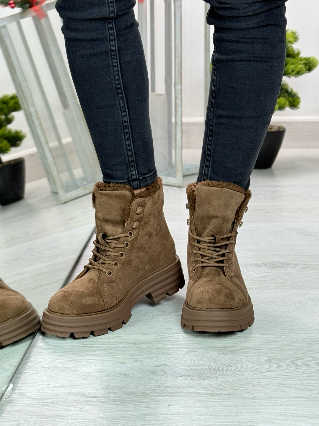 Skylar_anfibio in camoscio color khaki