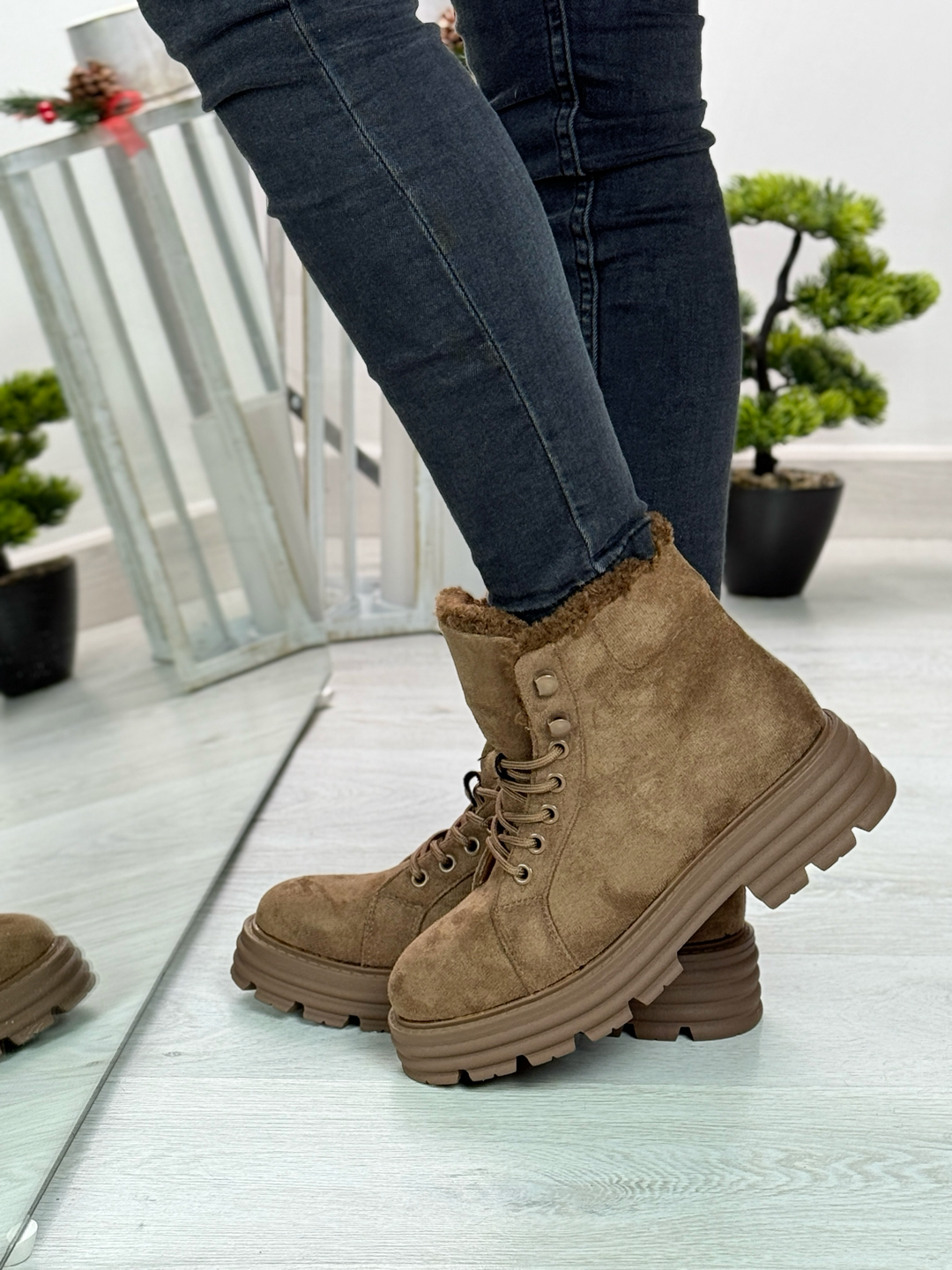 Skylar_anfibio in camoscio color khaki