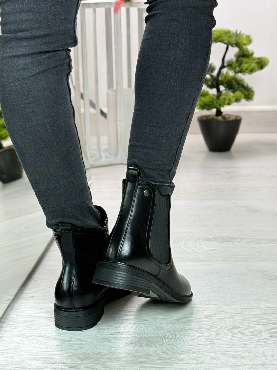 Emily_stivaletto basso nero