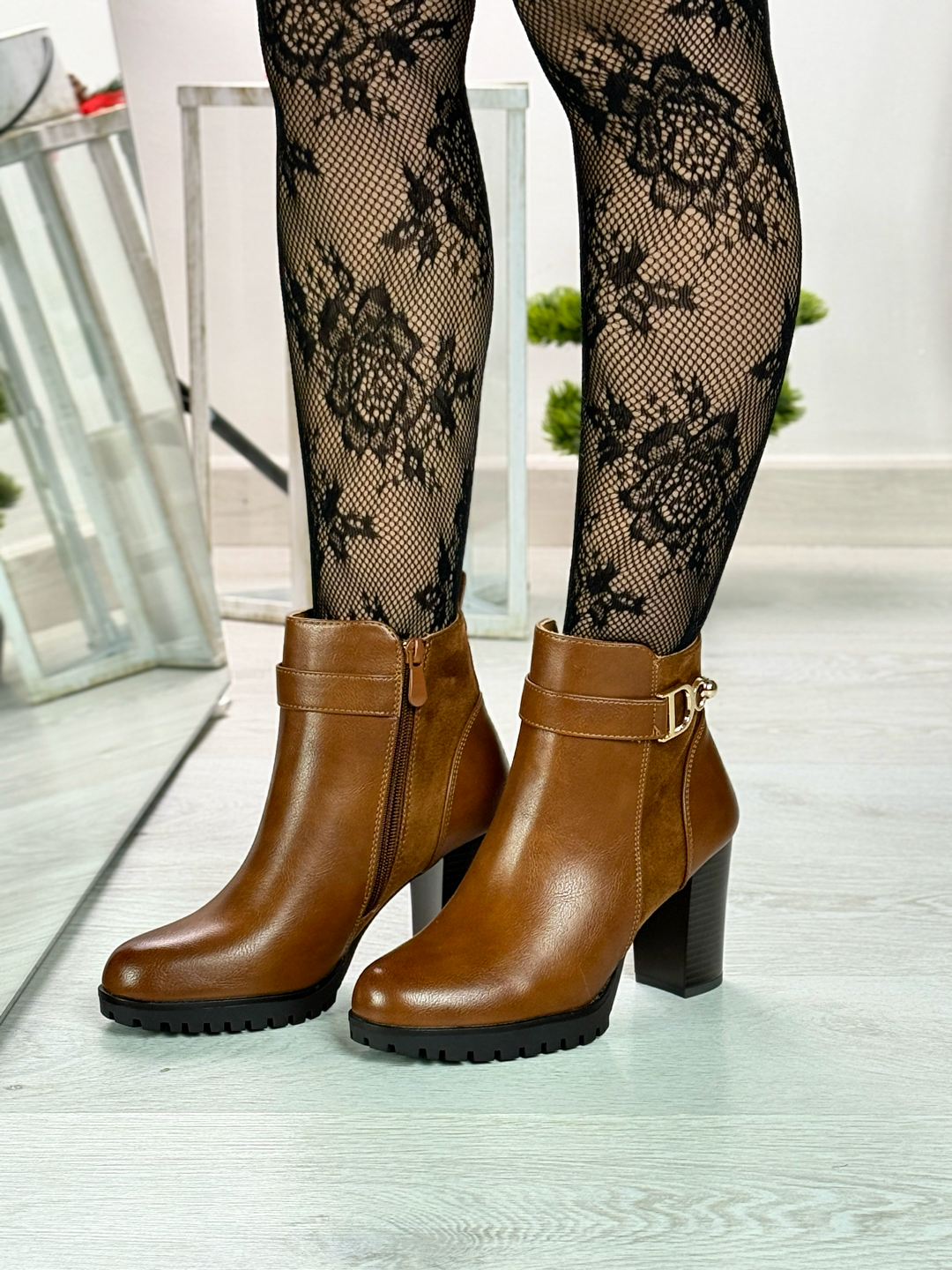 Nancy_tronchetto color camel