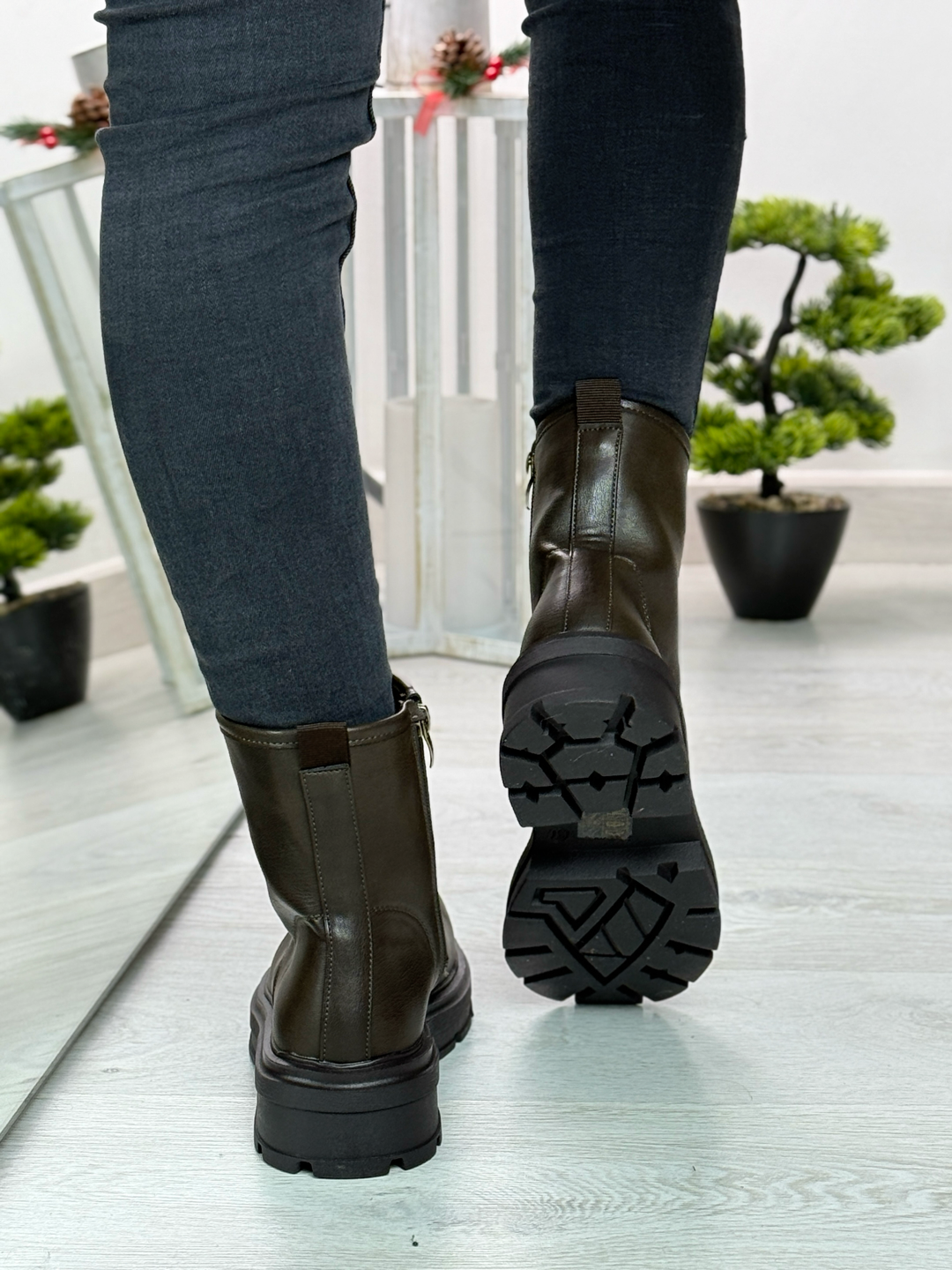 Yvonne_anfibio marrone