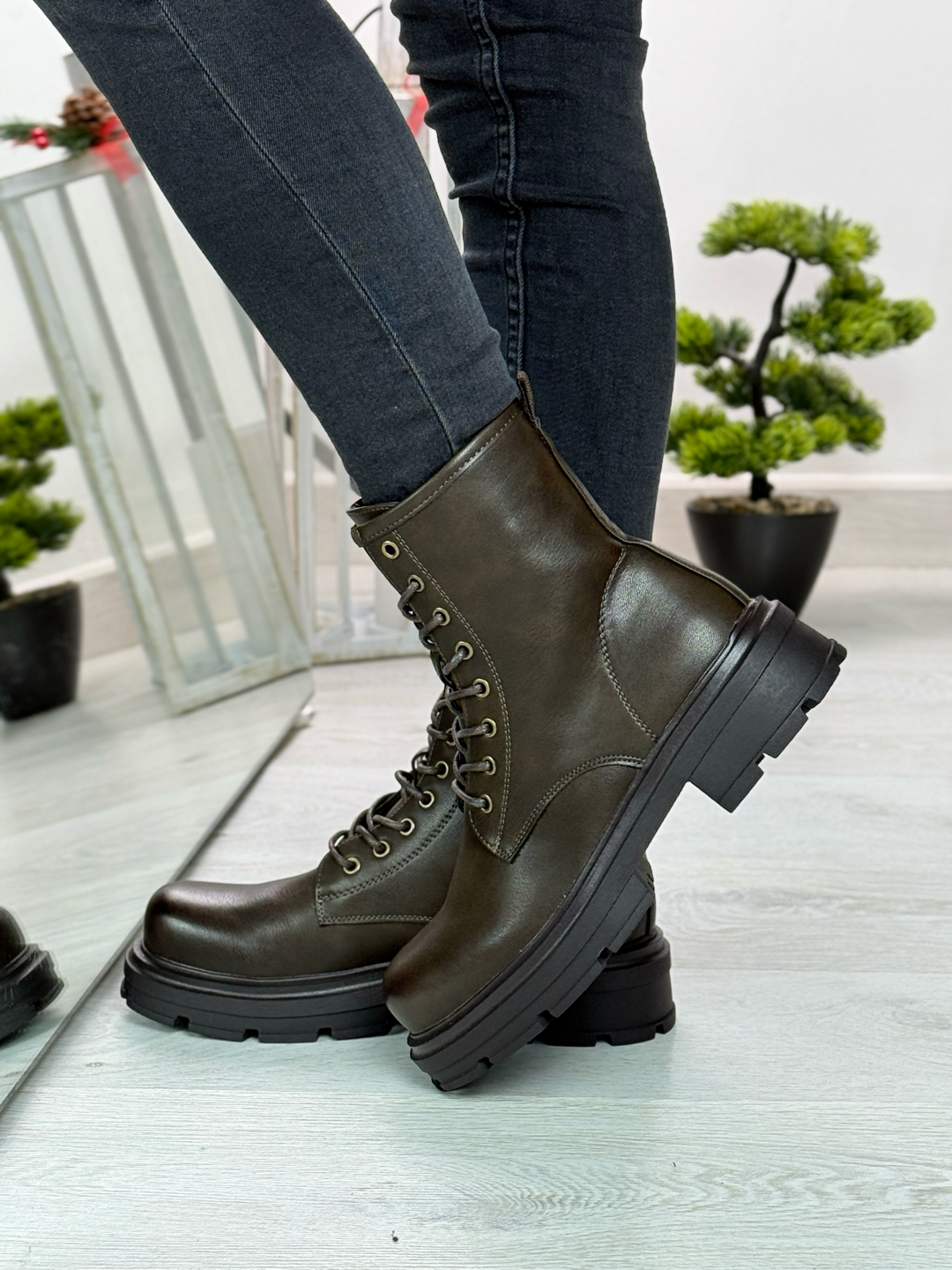 Yvonne_anfibio marrone