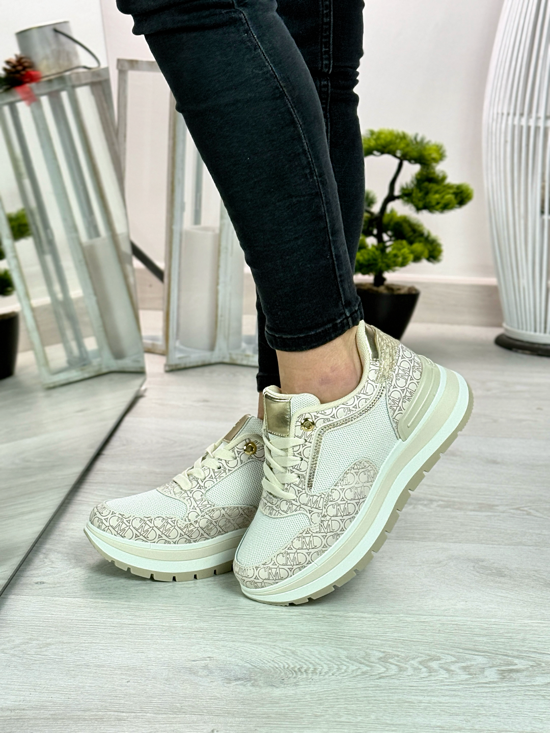 Jade_sneakers beige