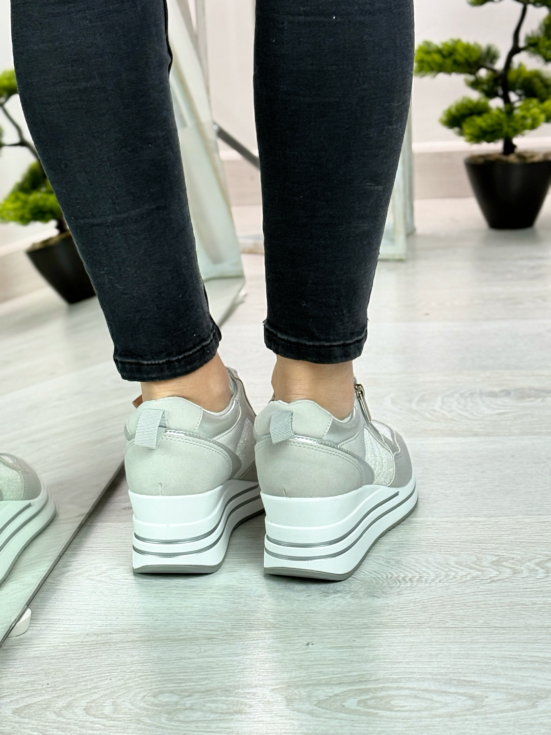 Tessa_sneakers comoda grigia con zeppa