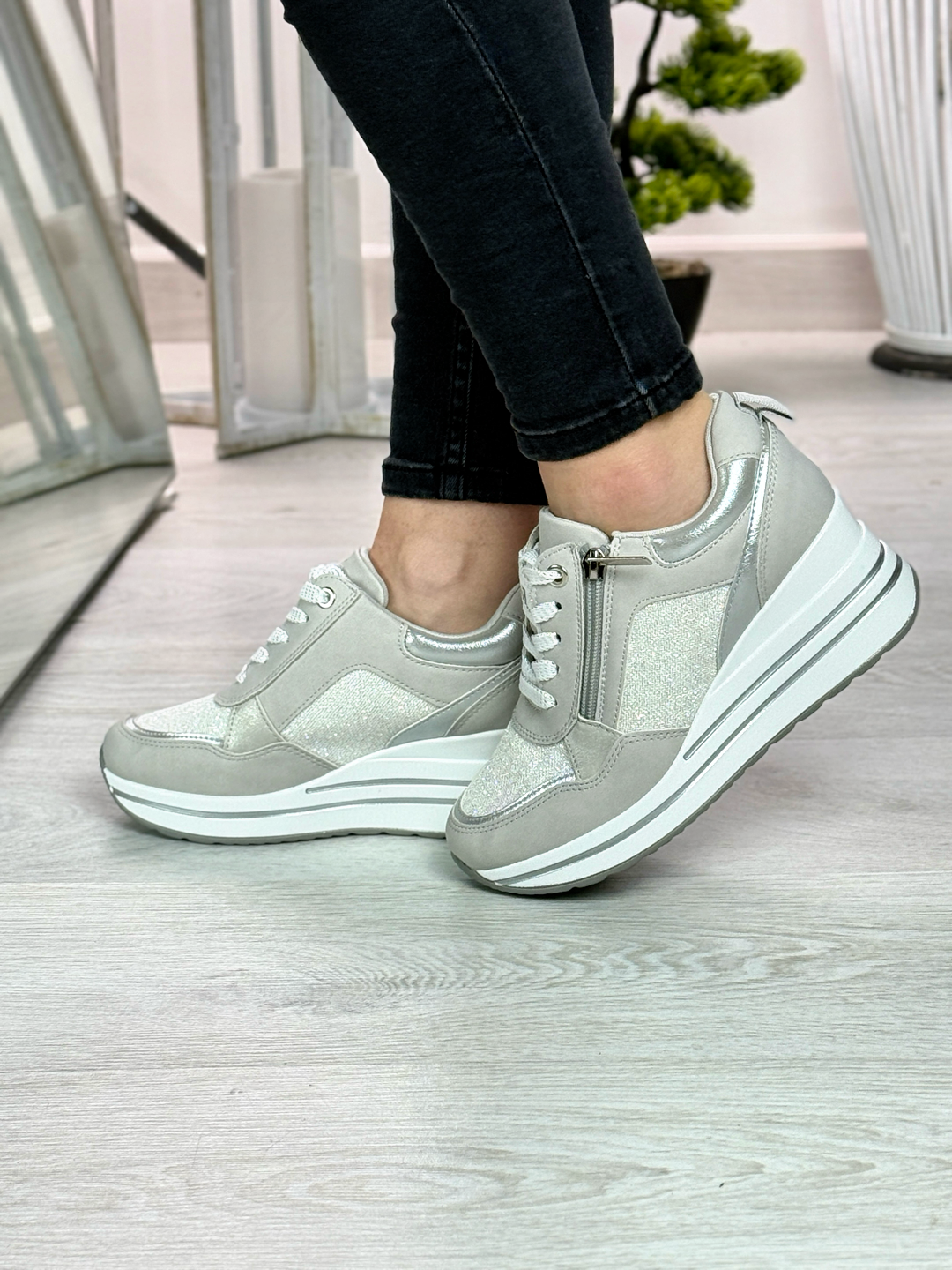 Tessa_sneakers comoda grigia con zeppa