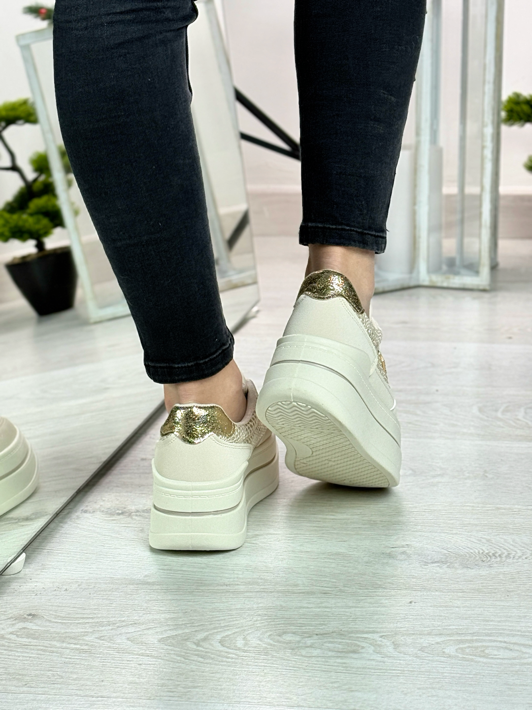 Lena_sneakers beige con plateau