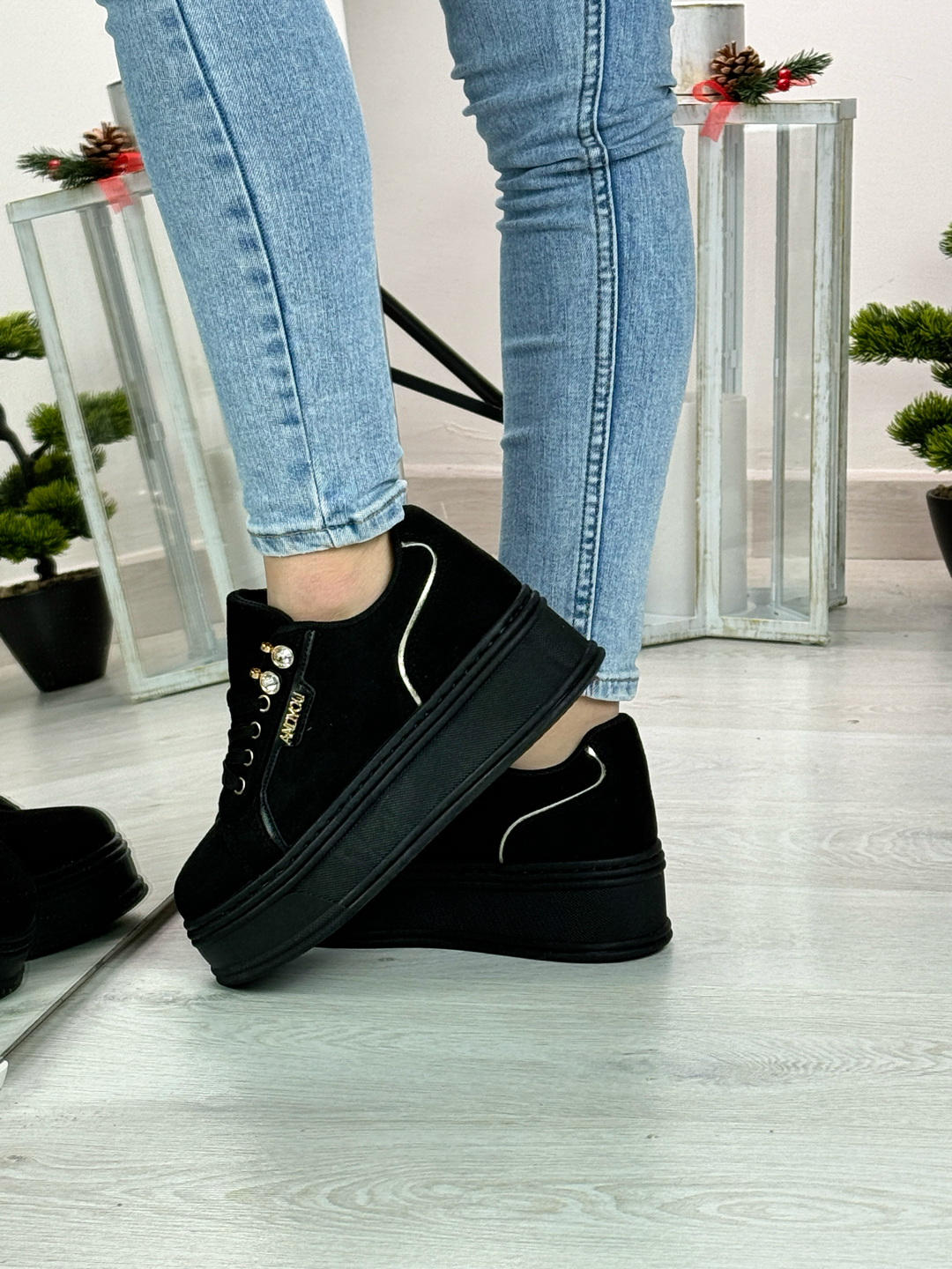 Mandy_sneakers in camoscio nera