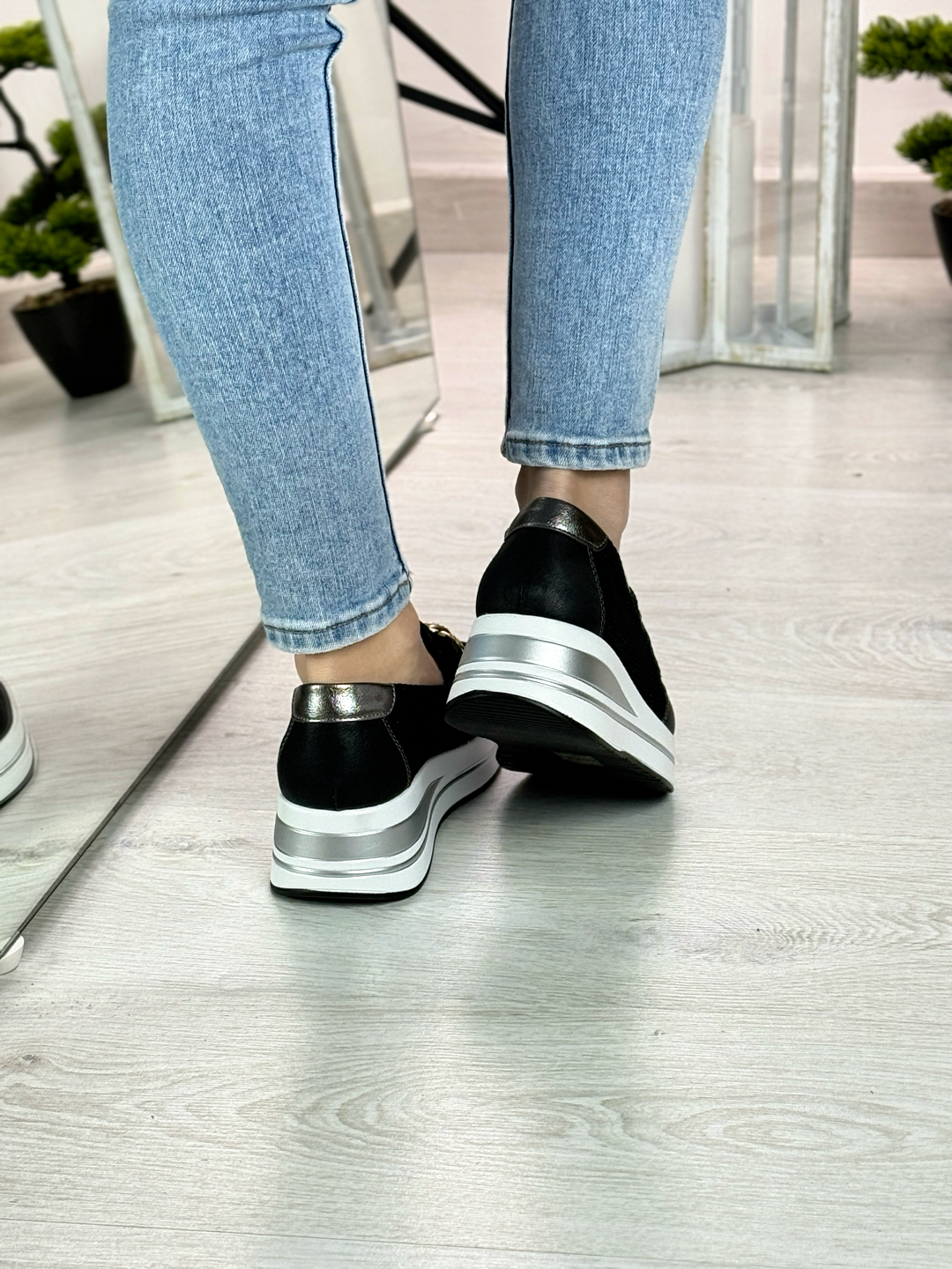 Meredith_mocassino comodo nero con zeppa