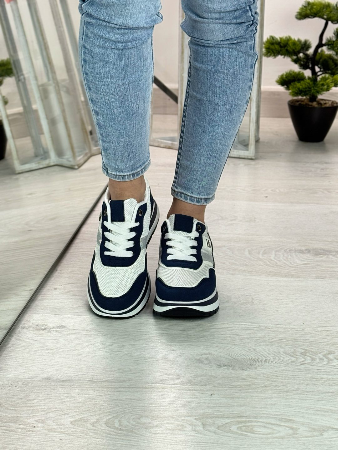 Maya_sneakers blu e bianca