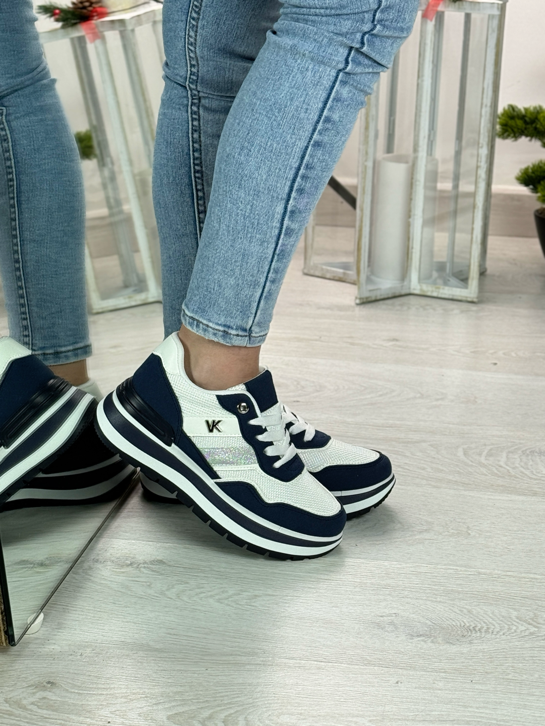 Maya_sneakers blu e bianca