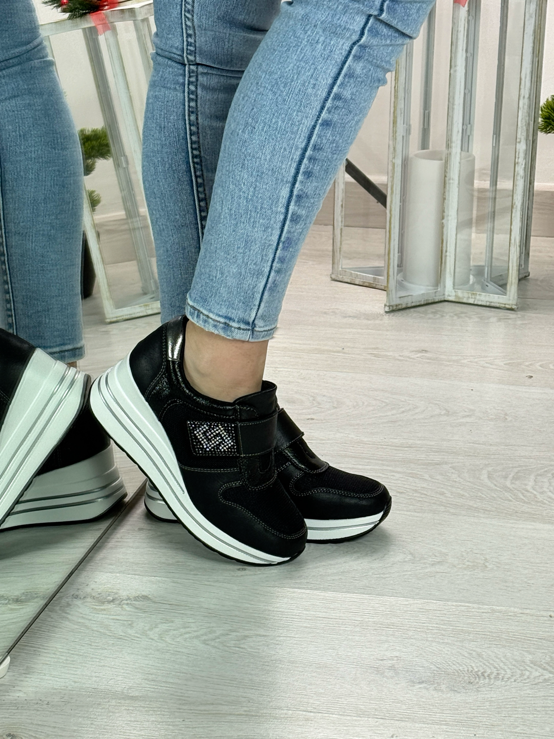 Chantal_sneakers comoda nera con strappo