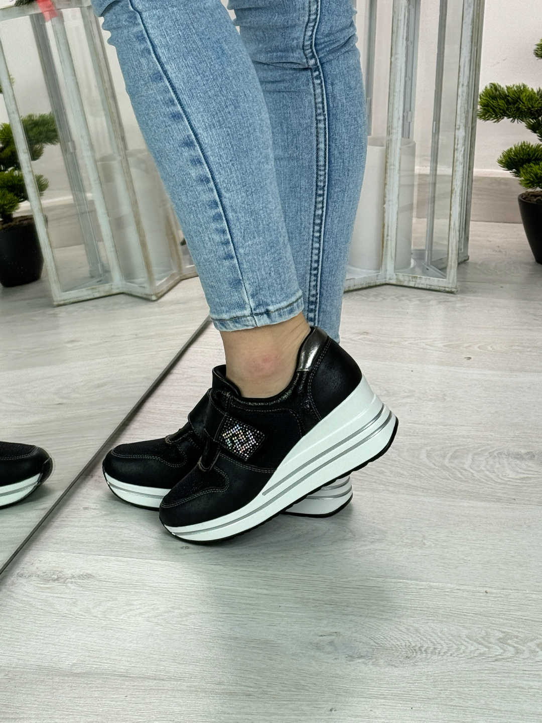 Chantal_sneakers comoda nera con strappo