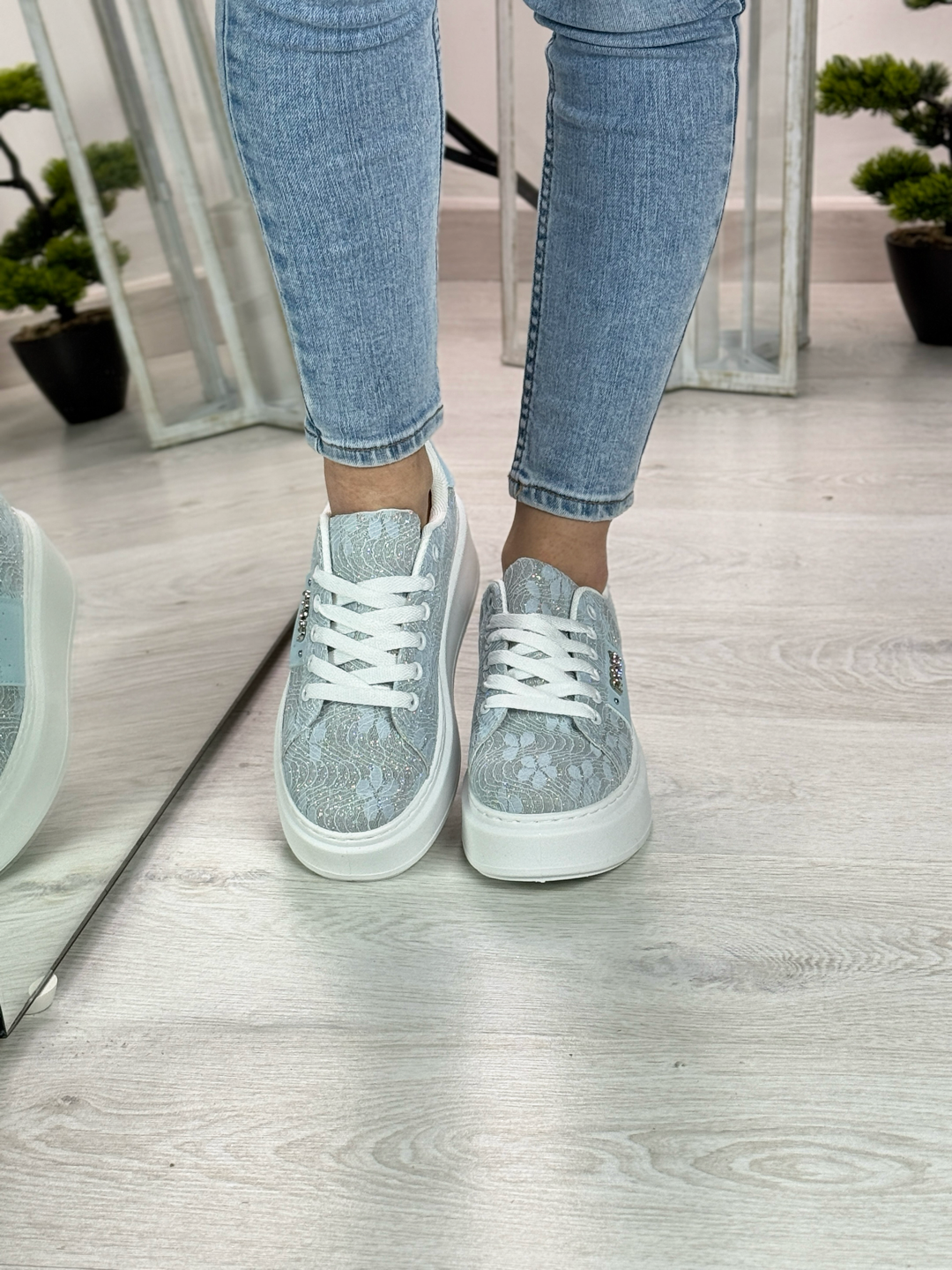 Penny_sneakers ricamata azzurra