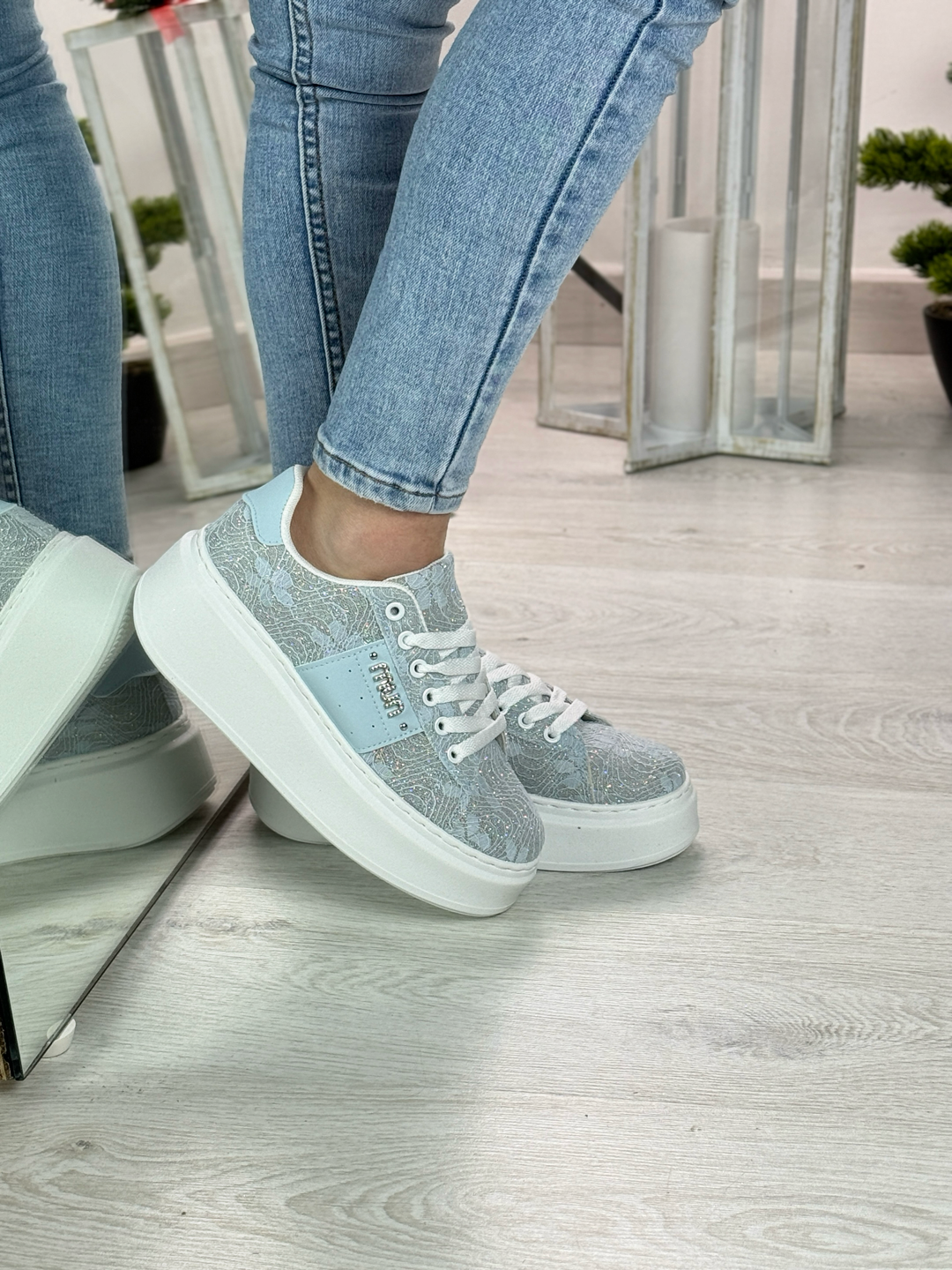 Penny_sneakers ricamata azzurra