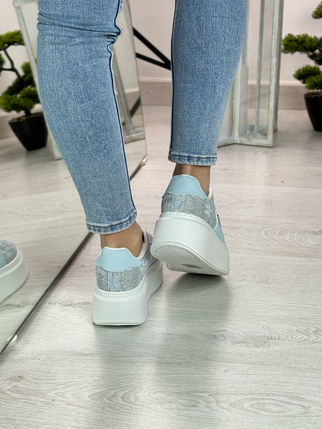 Penny_sneakers ricamata azzurra