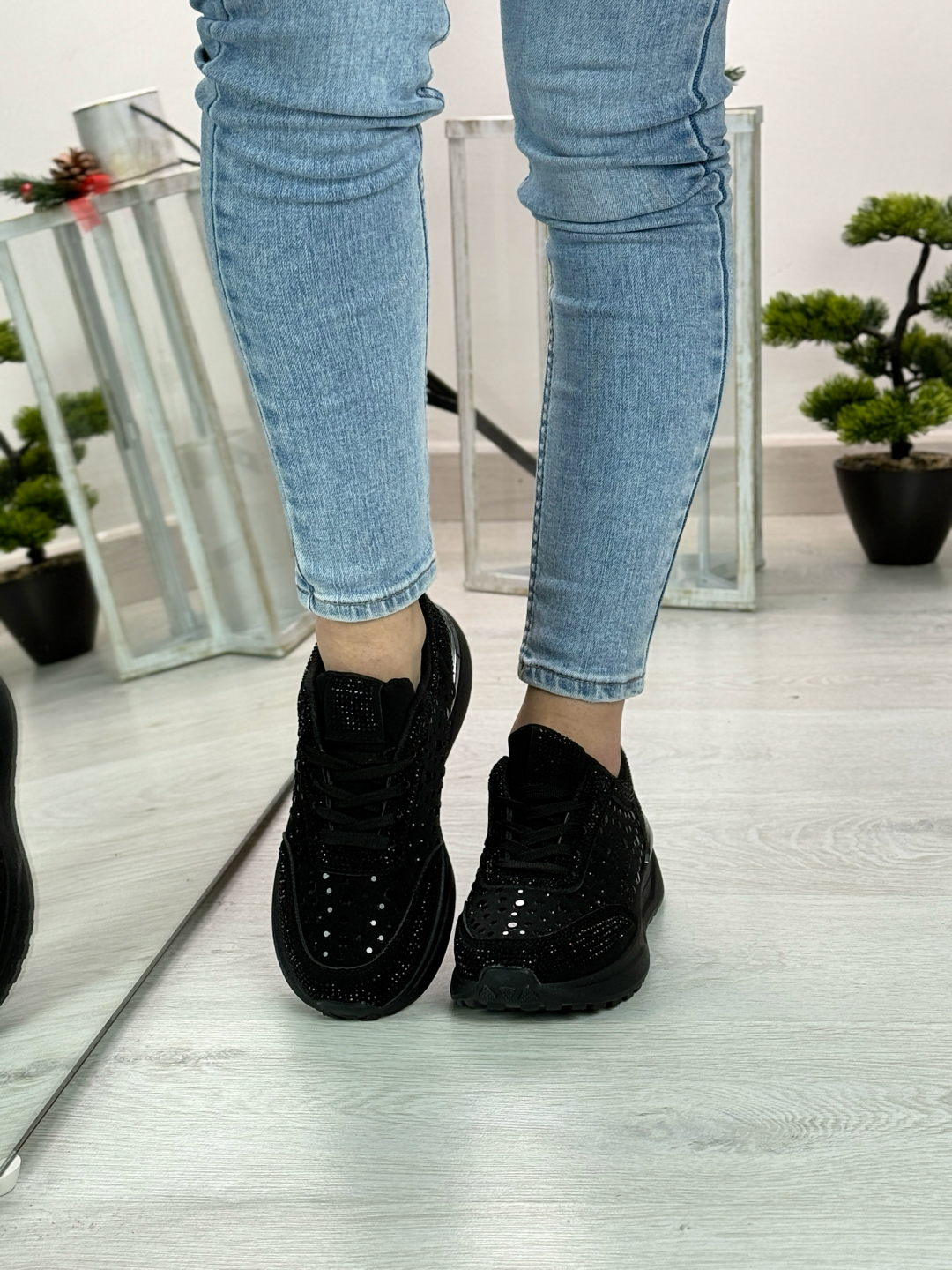 Kate_sneakers nera con strass