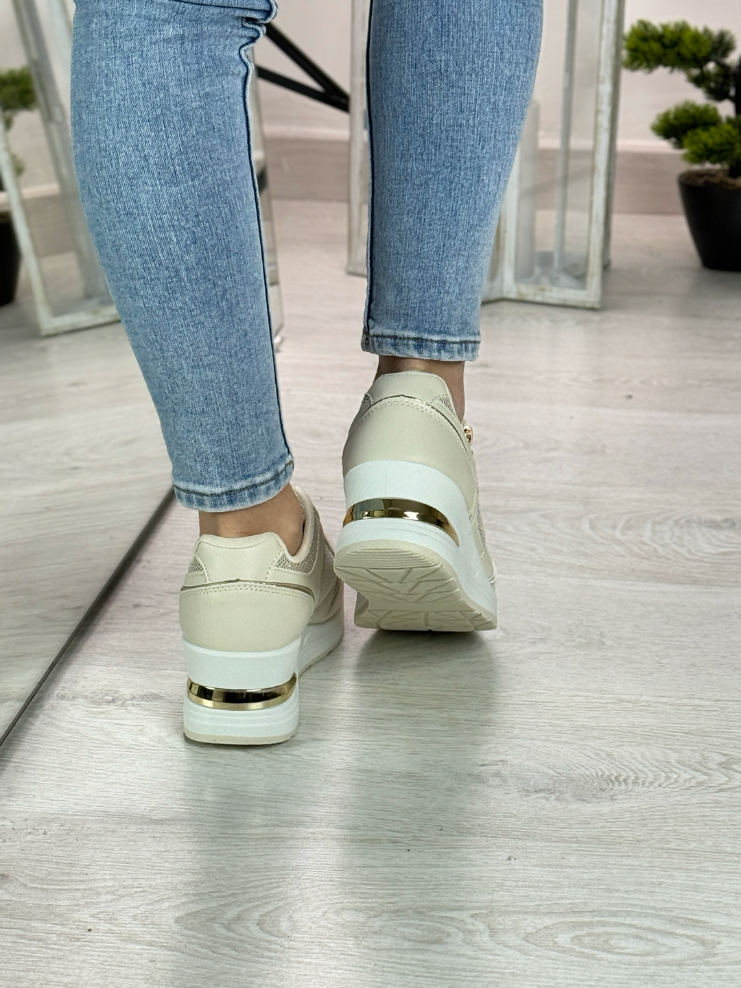 Camila_sneakers beige con zeppa