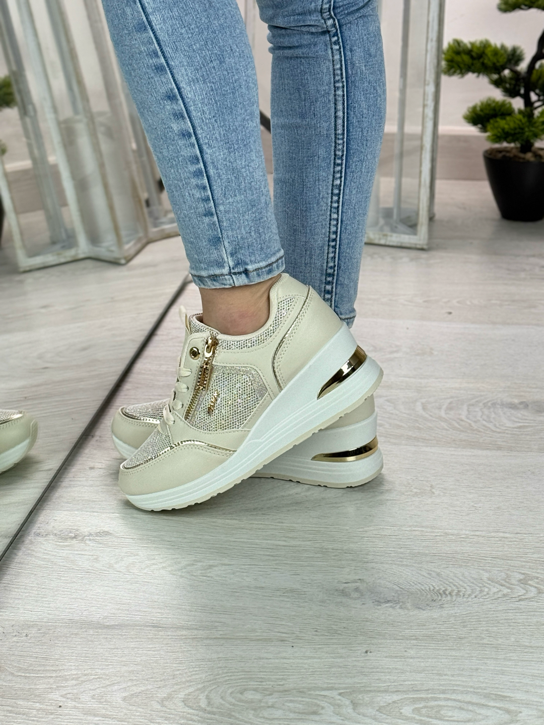 Camila_sneakers beige con zeppa