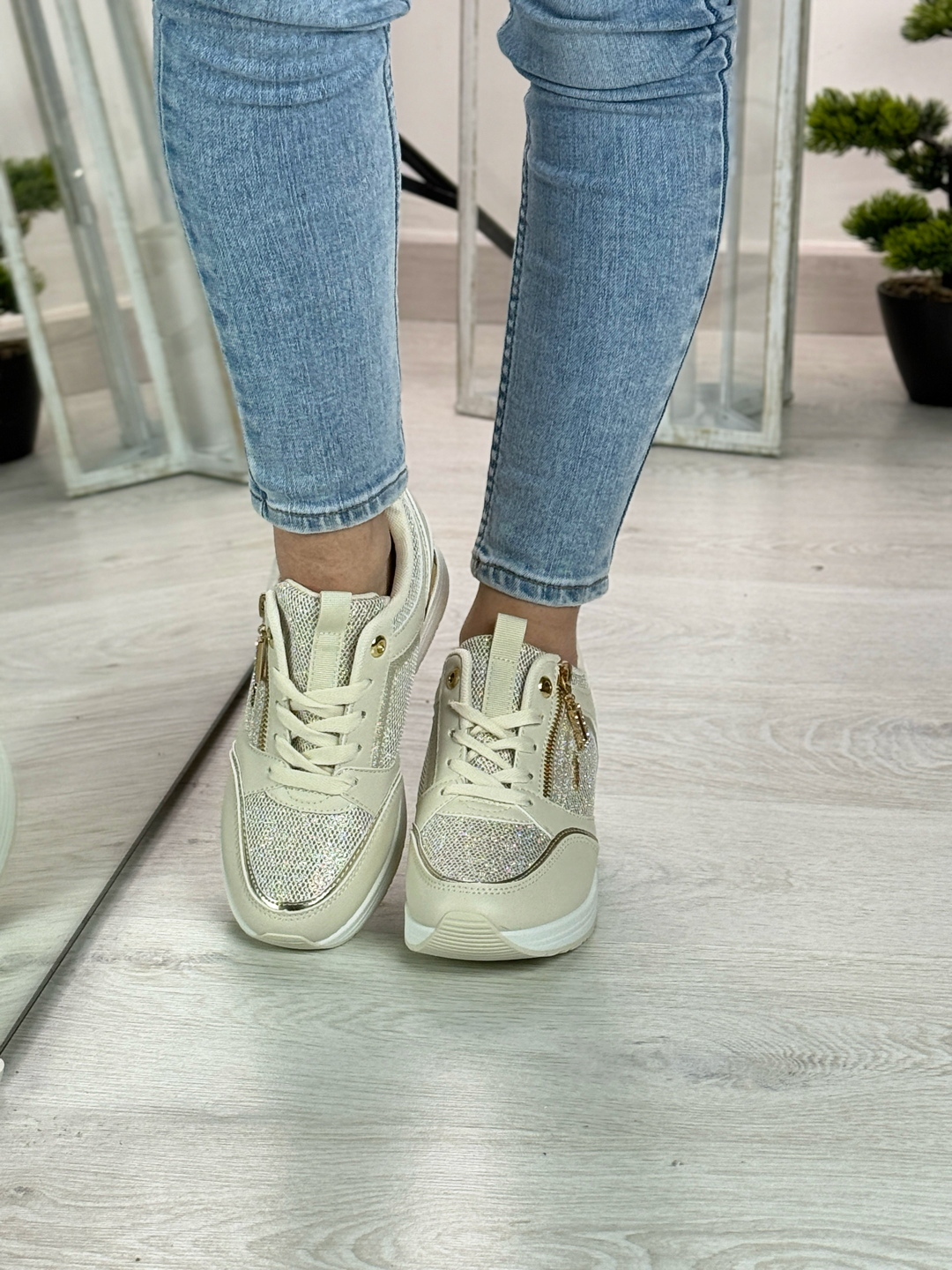 Camila_sneakers beige con zeppa