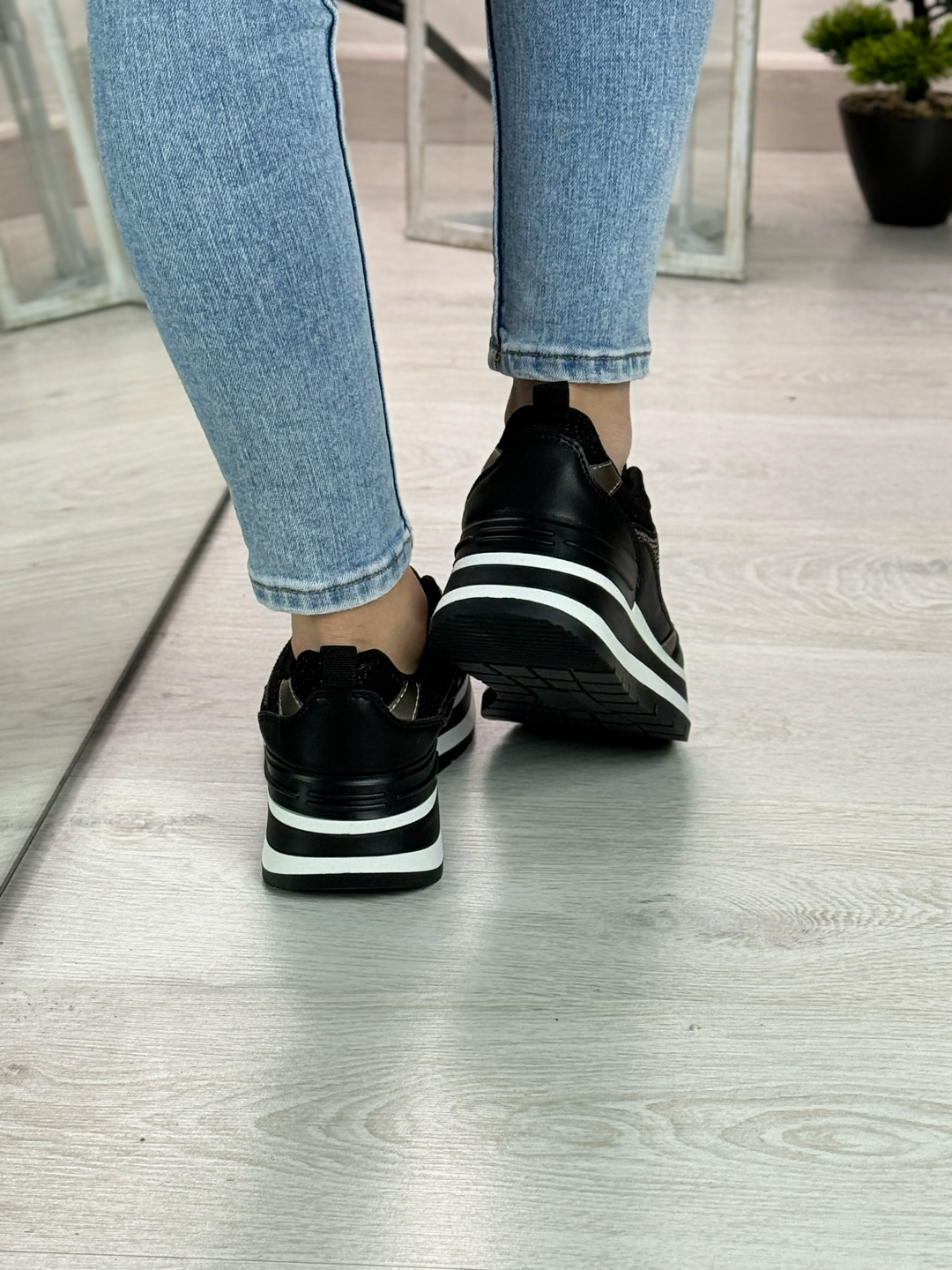 Rocìo_sneakers nera