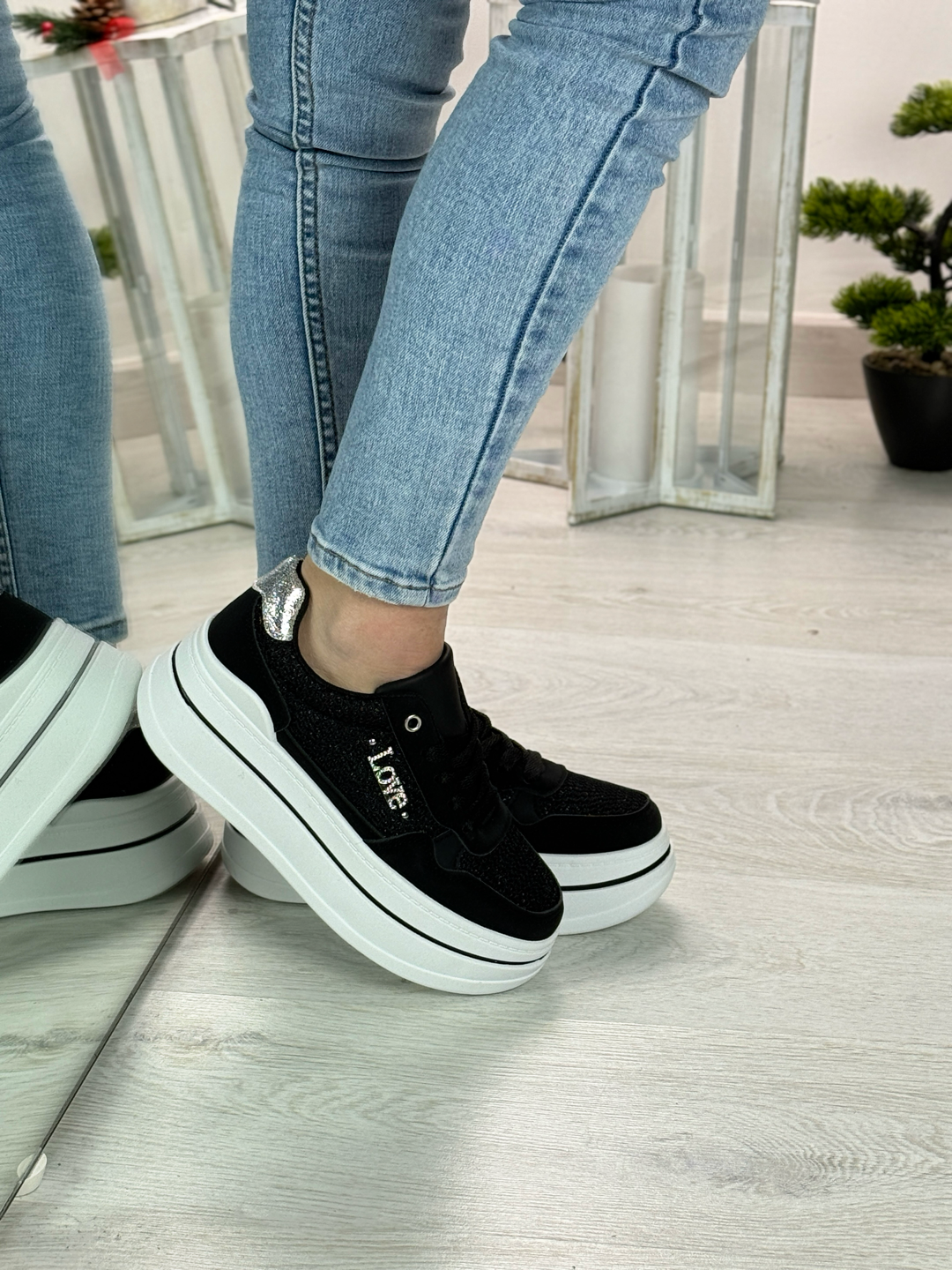 Lena_sneakers nera con plateau