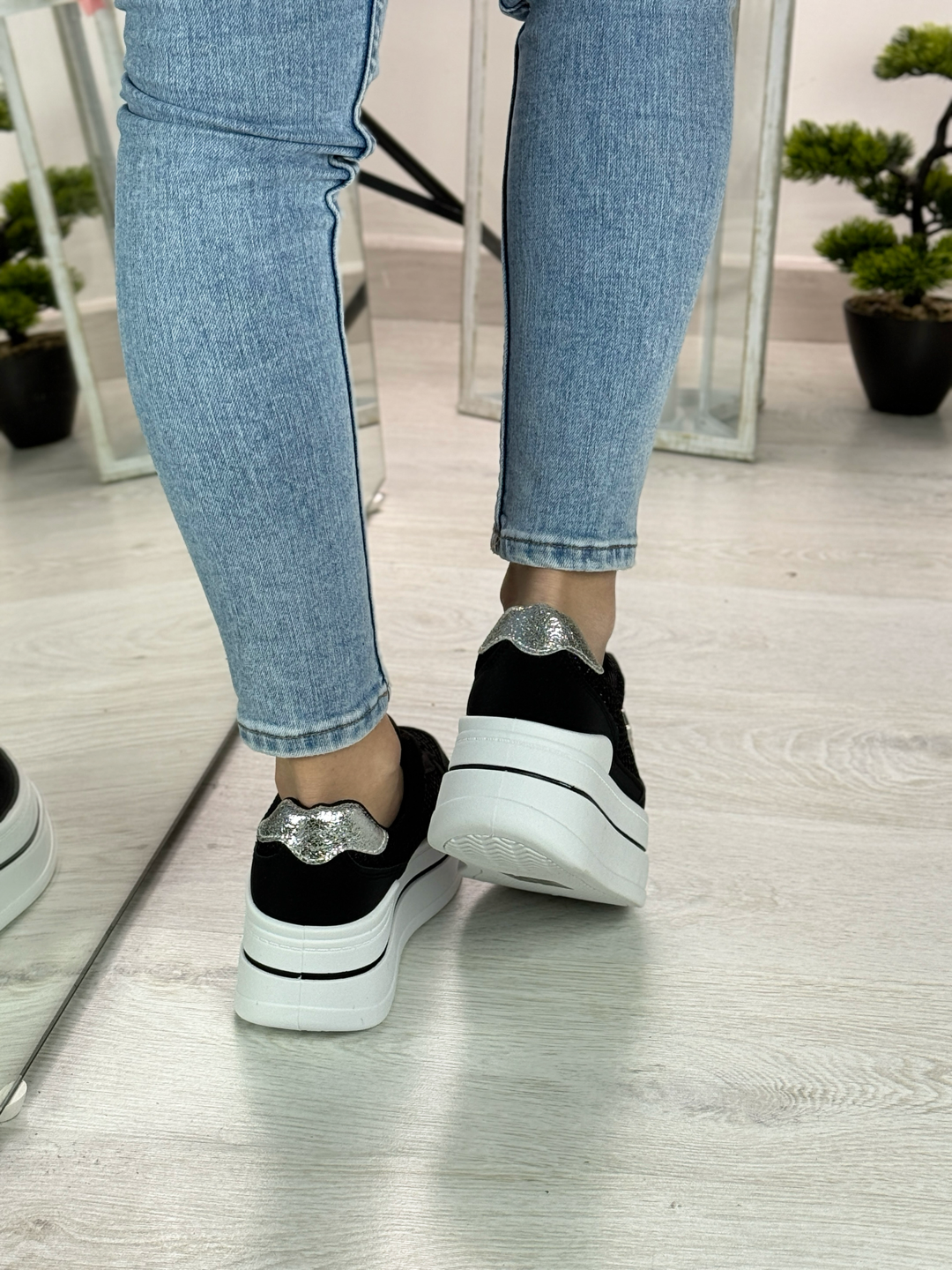 Lena_sneakers nera con plateau