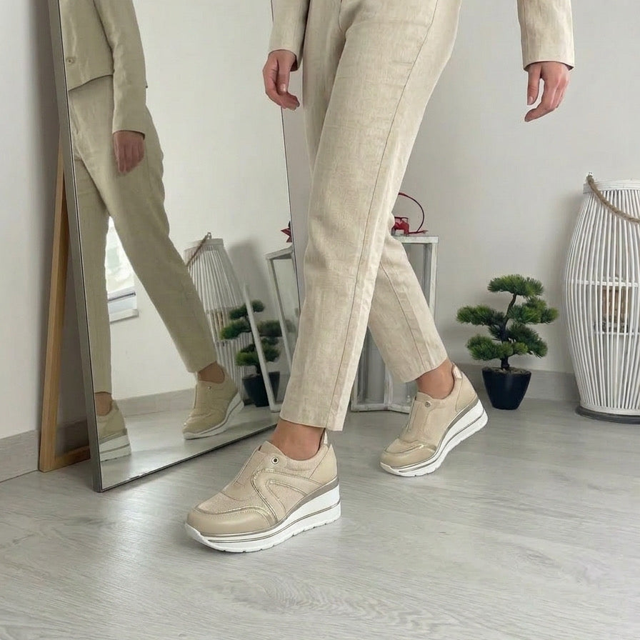 Jennifer_sneakers beige senza lacci con zeppa comfort