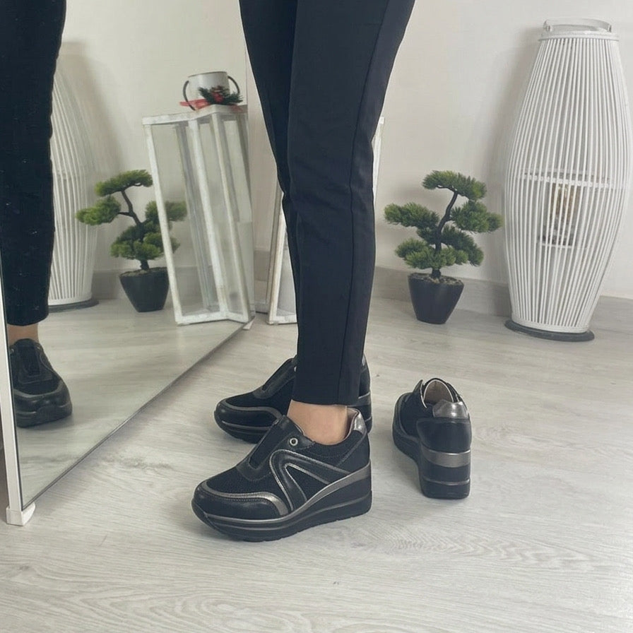 Jennifer_sneakers nera senza lacci con zeppa comfort