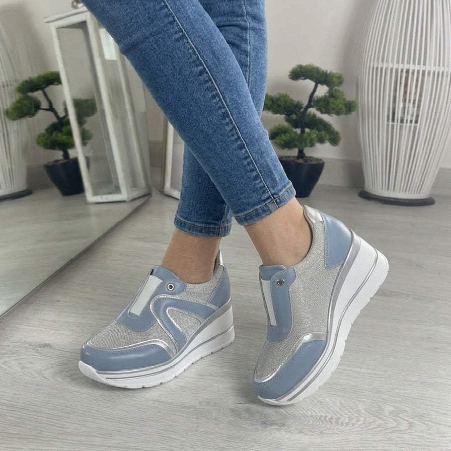 Jennifer_sneakers azzurra senza lacci con zeppa comfort