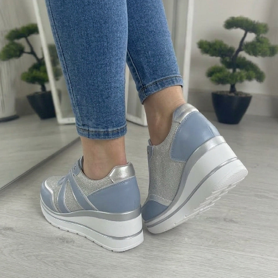 Jennifer_sneakers azzurra senza lacci con zeppa comfort